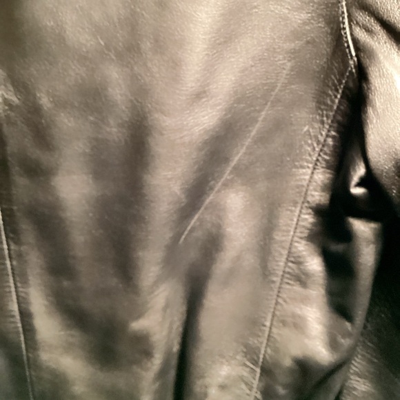 Holt Renfrew Sleek Black Cropped Pockets Leather Jacket with Timeless Appeal S - Picture 4 of 5